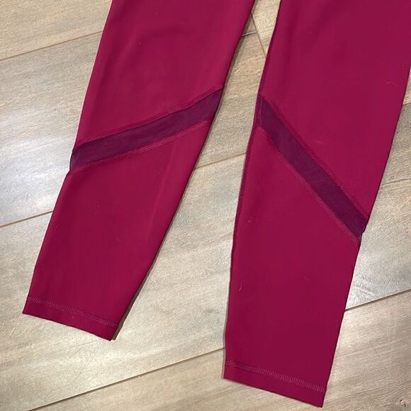 Old Navy Mesh Panel Active Leggings Plum, Sz M - Picture 5 of 7